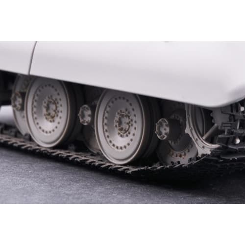 Trumpeter 1/35 Scale German E-100 Anti-Aircraft Tank with 12.8cm Flak 40 Plastic Model Kit 09585