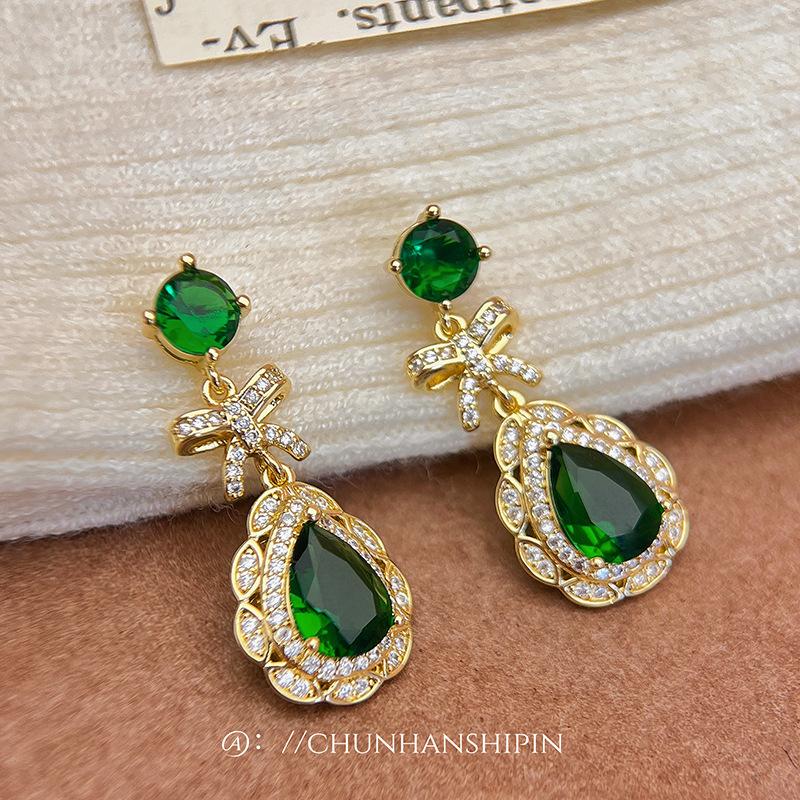 Emerald retro mosquito coil disc ear clips elegant temperament stud earrings French high-end romantic light luxury niche earrings women