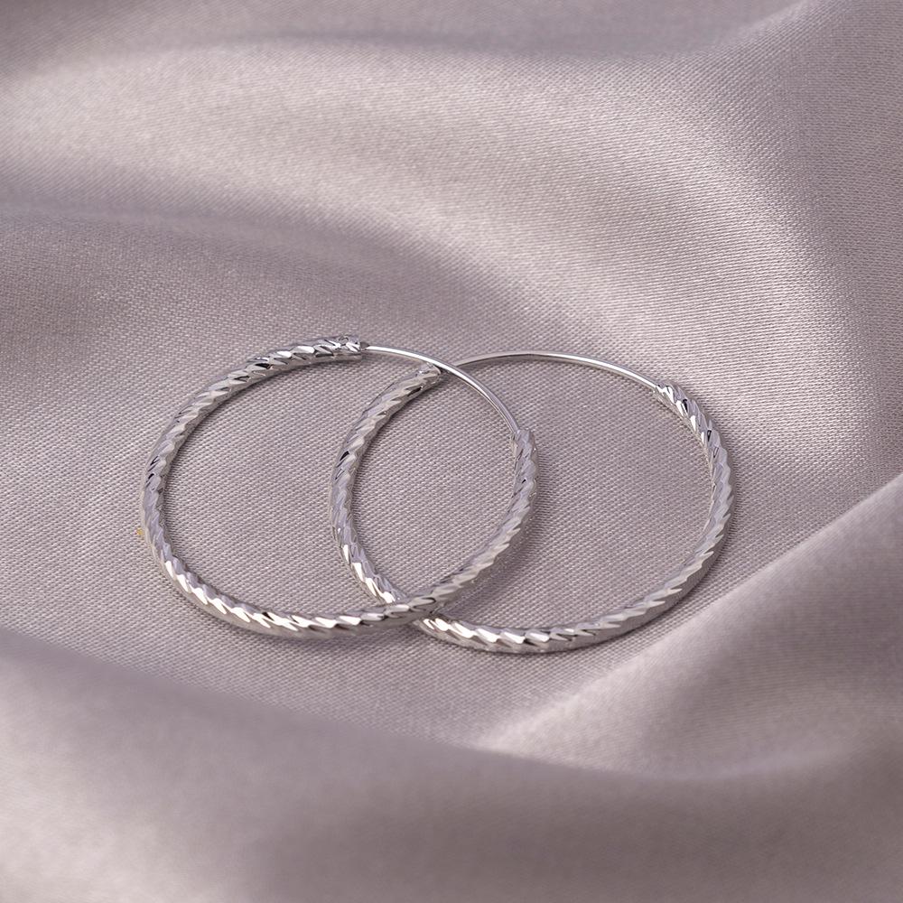 Серьги-иглы из серебра 925 пробы: Легкая роскошь, высококлассные пусеты и универсальный нишевый дизайн в виде колец для работы и стиля