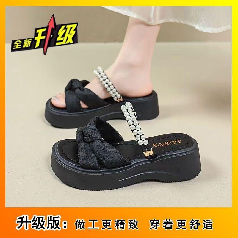 French popular versatile flat-bottomed beach shoes fairy style thick-soled cool slippers female summer fashion skirt 2025 new