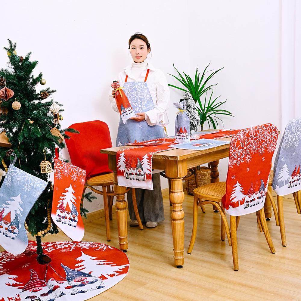 Элегантная праздничная скатерть с восхитительным принтом снежинок и лесного Санты для рождественского торжества