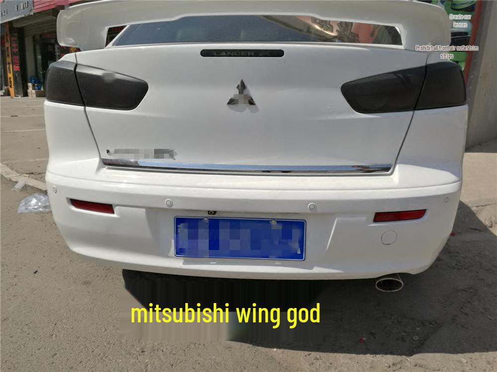 Защита багажника Mitsubishi Lancer: Педаль заднего бампера и защита задней двери