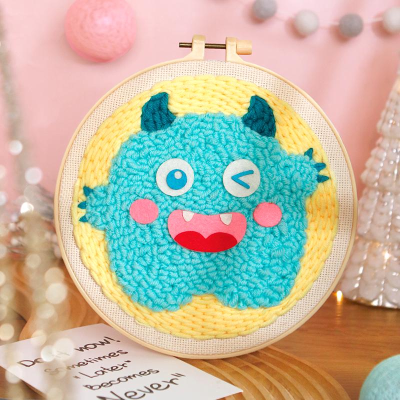 Набор для вышивания русской гладью своими руками: Набор шерстяной живописи "Орнамент для пары"