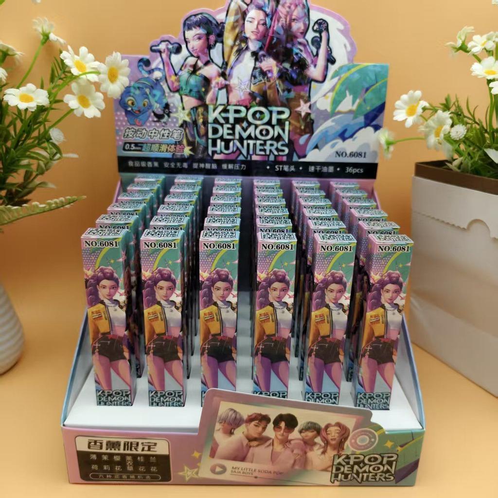 K-Pop Охотники на Демонов Нейтральная Ручка 0.5 Черная Ручка Канцелярские Товары для Школьников Подарок Ароматная Ручка Лимитированный Продукт с Идолом