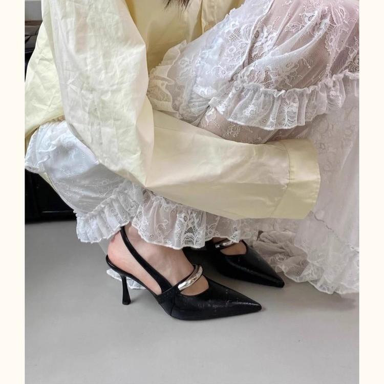 Туфли на шпильках с острым носком и сумкой на голове женские босоножки весна-лето 2025 новые металлические резинки сзади пустые красивые одинарные туфли женские