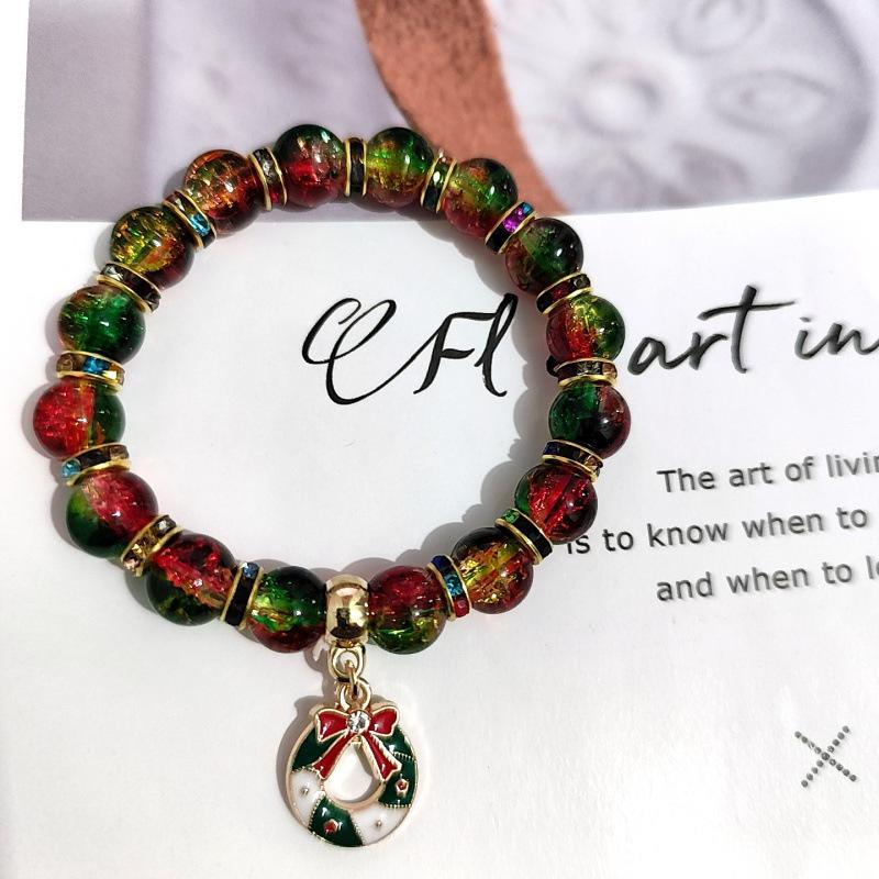 Рождественский браслет Temu с потрескавшимися бусинами и шармами в виде снежинки, елки, Санты, колокольчика