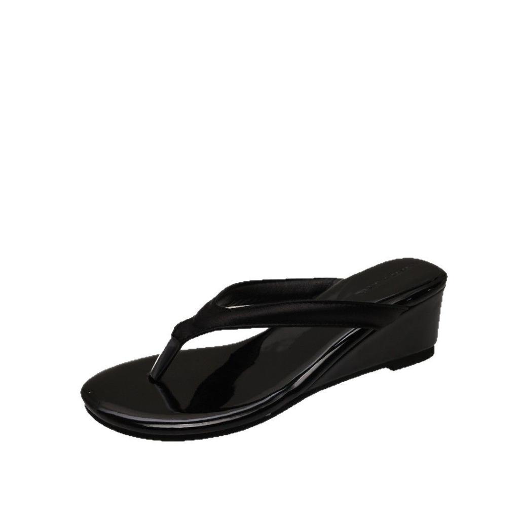 Фея ветер танкетка шлепанцы женские уличные 2025 новые французский темперамент с юбкой пляжные крутые тапочки