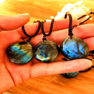 Ожерелье с подвеской из натурального лабрадорита и лунного камня, подвеска из камня, струящийся свет