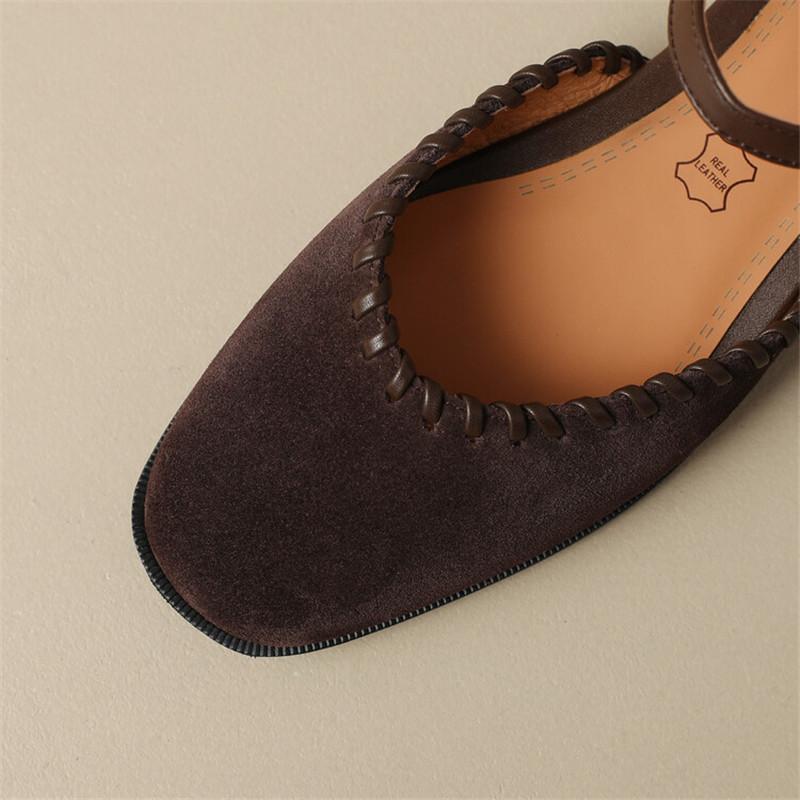 Модные новые летние сандалии из натуральной кожи женские 2025 сандалии с квадратным носком на низком каблуке сандалии с закрытым носком для женщин обувь из коровьей замши ручной работы