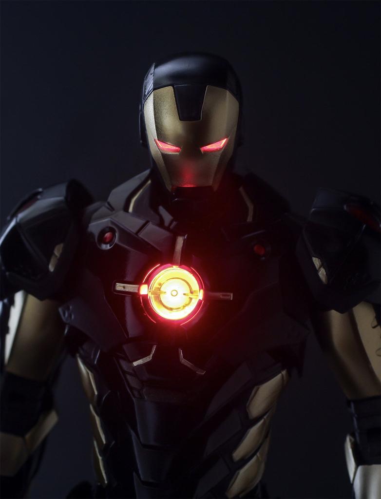 IRON MAN MARVEL BLACK X GOLD подвижная фигурка, раскрашенная в цвета BLACK X GOLD. ПЕРЕИЗДАТЬ #06 СЕЙЧАС!увидеть. ПВХ и АБС без масштаба