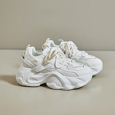 Белые женские кроссовки, массивная женская обувь для женщин 2025 года, четырехсезонная дизайнерская обувь на платформе, трендовая женская обувь из искусственной кожи в стиле пэчворк