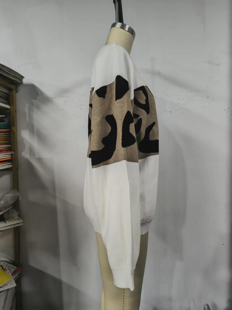 European & American Leopard Print Contrast Sweater - Casual, Loose-Fit, Round Neck Pullover for Women - Perfect for Autumn & Winter.