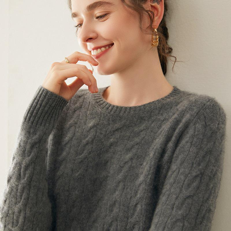 Women's Cashmere Cable Knit Sweater—Round Neck, Thickened, Loose Fit, Casual Pullover for Autumn and Winter.