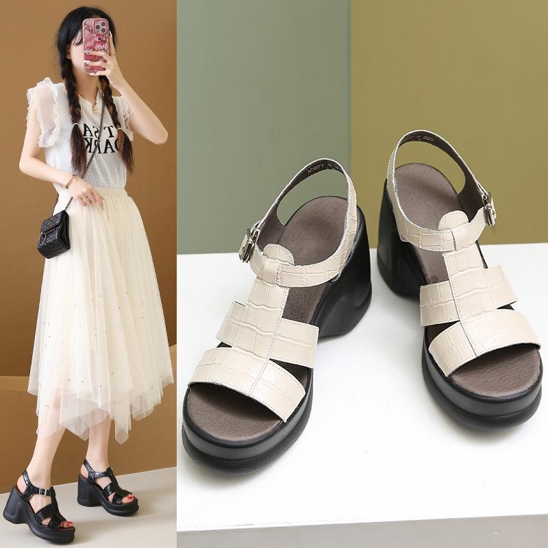 Босоножки на платформе и высоком каблуке женские летние новые европейские и корейские темпераментные повседневные туфли с круглым носком модные римские женские туфли оптом