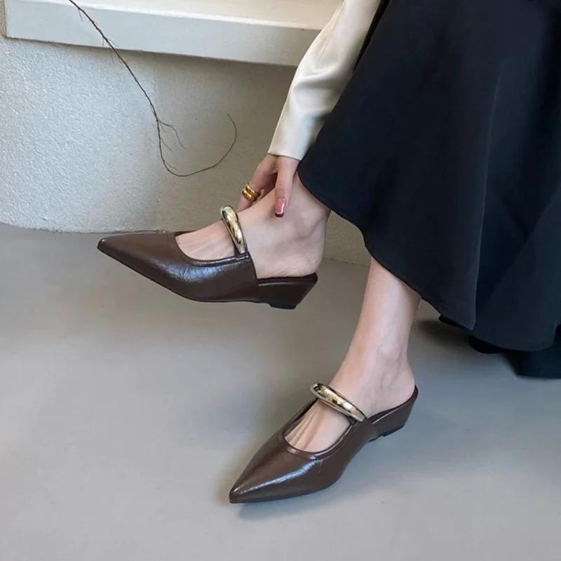 Женские шлепанцы с острым носком и металлической пряжкой, женские удобные модные босоножки на низком каблуке, дизайнерские туфли-лодочки для женщин