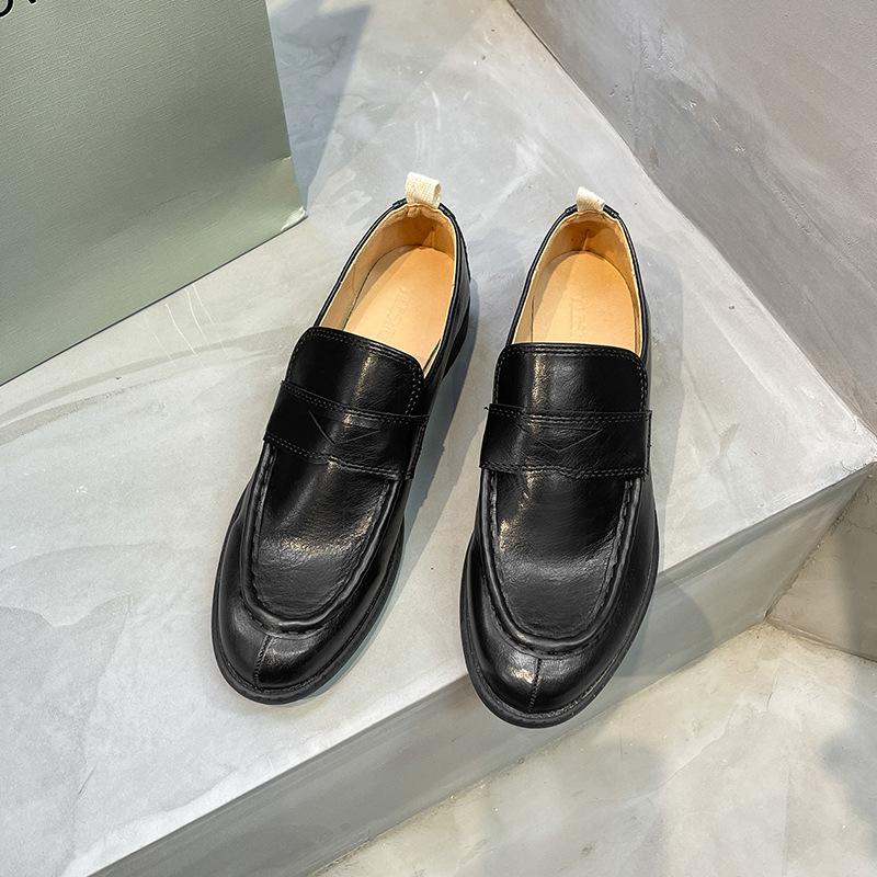 Leather Small Leather Shoes Women's 2025 New Niche British Style Retro One-pedal Versatile Loafers Women's Single Shoes