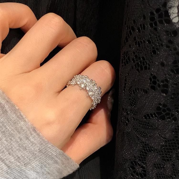 Изысканное открытое кольцо с бриллиантами: Стильный, роскошный дизайн с супер-флеш-цирконом — универсальный и высококачественный.