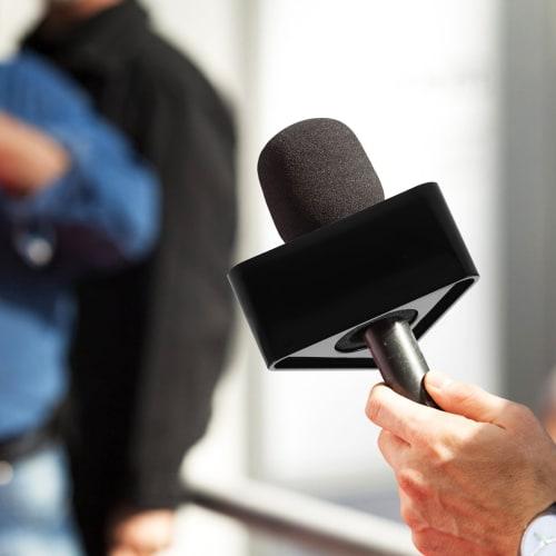 EXCEART Interview Microphone Flags, ABS Injection Molded Triangle Microphone Flags for Advertising and Image Enhancement, Set of 2 (Black)