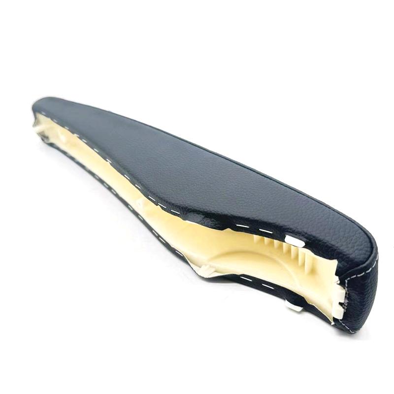 Замена тканевой обивки передних сидений на кожаную для Mercedes Benz V Vito Metris Sprinter W447 2014 года выпуска.