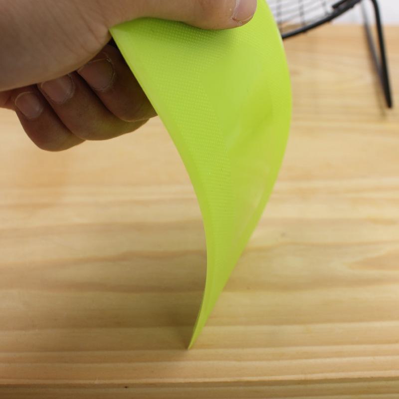 Скребок двойного назначения для мягкого теста: для тортов, крема и лапши.