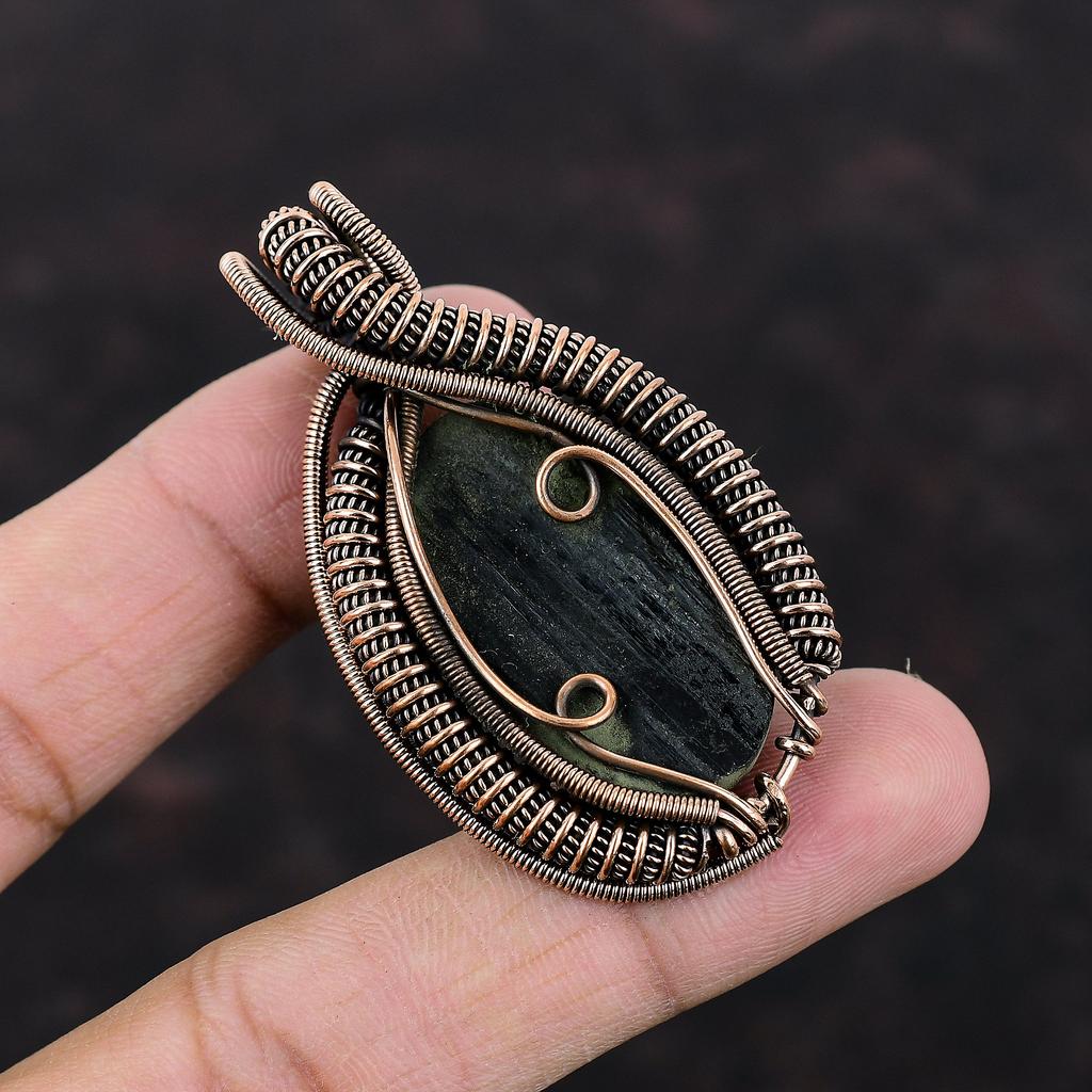 Черный турмалин грубый кулон медная проволока обернутая подвеска красивые медные украшения ручной работы проволочная обертка ювелирные изделия подарок для него драгоценный камень кулон