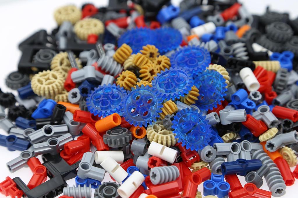 Domoni 452 Pieces Technical Gear Set Compatible with Lego Kits Gears Axle Pin Connector for Mock Robot Building Blocks Bricks DIY 8/12/16/24