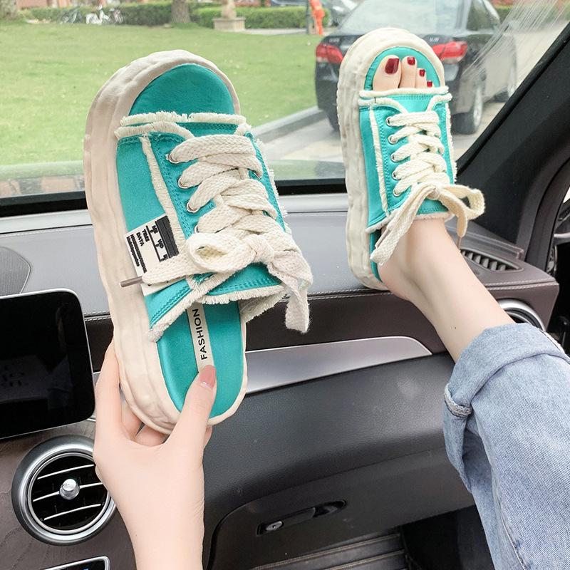 Женская обувь Fish Mouth Cool Half Slippers 2024 Летняя новая одежда на толстой подошве Модные атласные повседневные парусиновые тапочки
