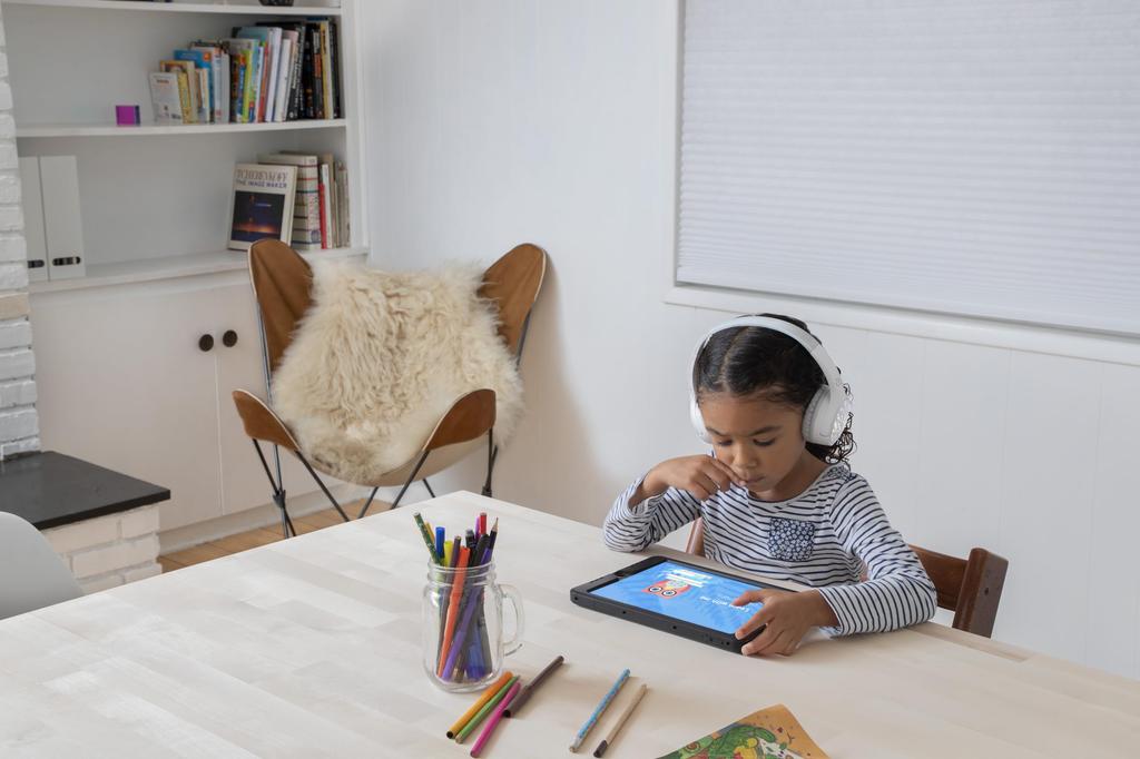 100th Belkin Wireless Headphones Headset Equipped with Call Volume Limiting Voice Chat Microphone Up to 30 Hours of Continuous Bluetooth Supports