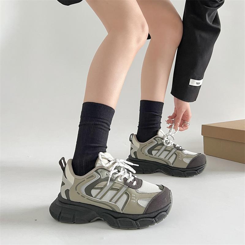 Корейская версия интернет-знаменитости ретро-туфли на платформе с увеличенным каблуком для папы, женская новая весенне-осенняя легкая универсальная повседневная спортивная обувь 2025 года