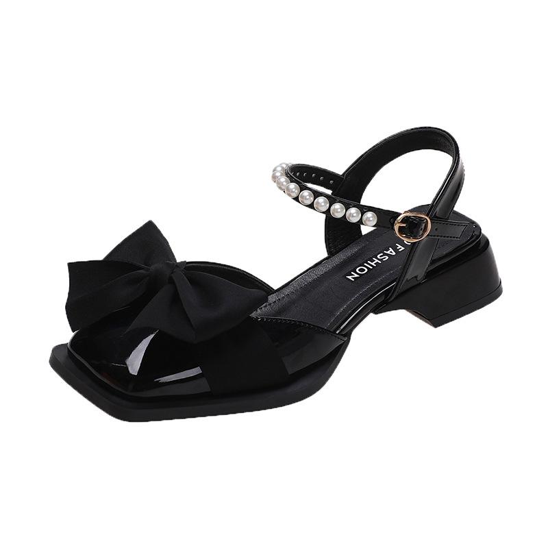 Большие однотонные сандалии с жемчугом для женщин 2024 года, летние новые однотонные пряжки, модные темпераментные банты, удобные женские туфли