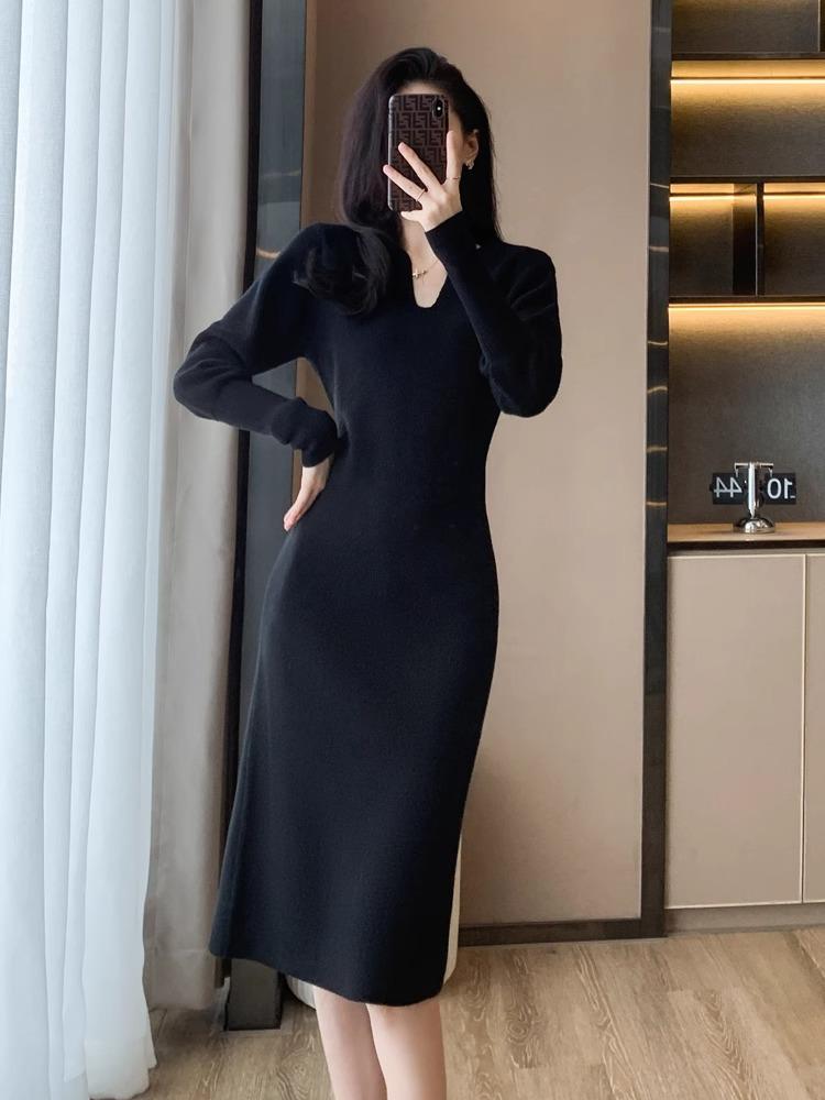 Женское трикотажное платье премиум-класса с V-образным вырезом и облегающим талию дизайном средней длины для осени/зимы.
