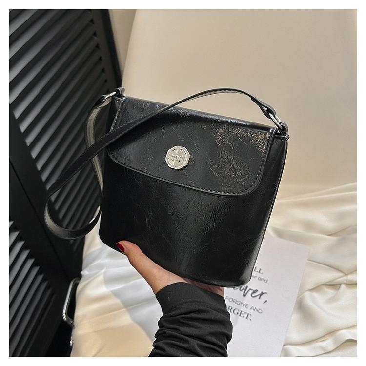 Stylish New Texture Handheld Shoulder Bag 2024 French Bag Women's Trendy Bucket Crossbody Bag