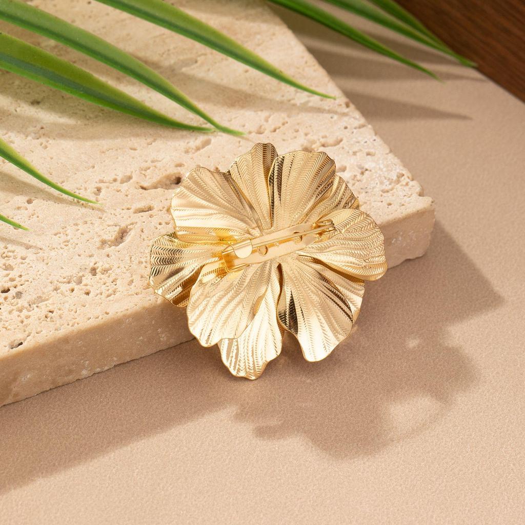Retro Floral Pearl Gold-Plated Brooch for Parties and Banquets