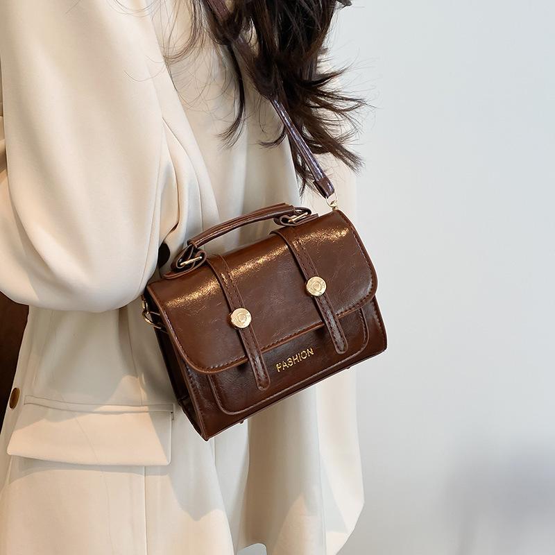 Premium Sense Retro Handbag Bag Women's Winter 2025 Popular Versatile Commuter Shoulder Bag Crossbody Small Square Bag