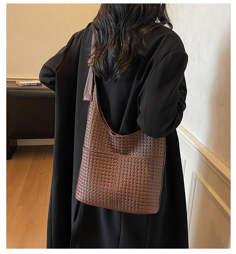 2025 Retro Solid Color Large Capacity Soft Leather Shoulder Bag