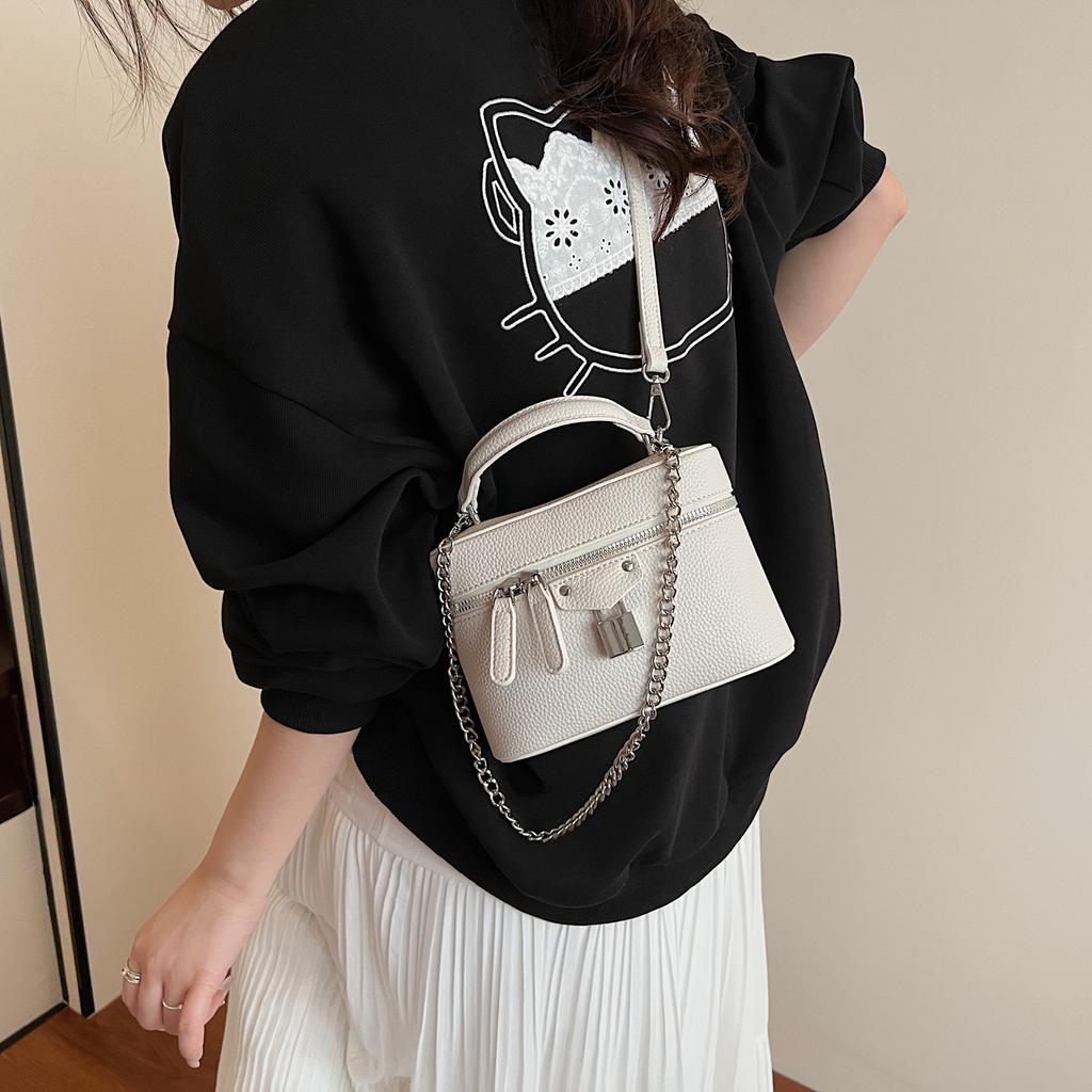Fashion Niche Bag Women's 2025 New Trendy Korean Version Exquisite Simple Messenger Bag Women's Portable Versatile Box Bag
