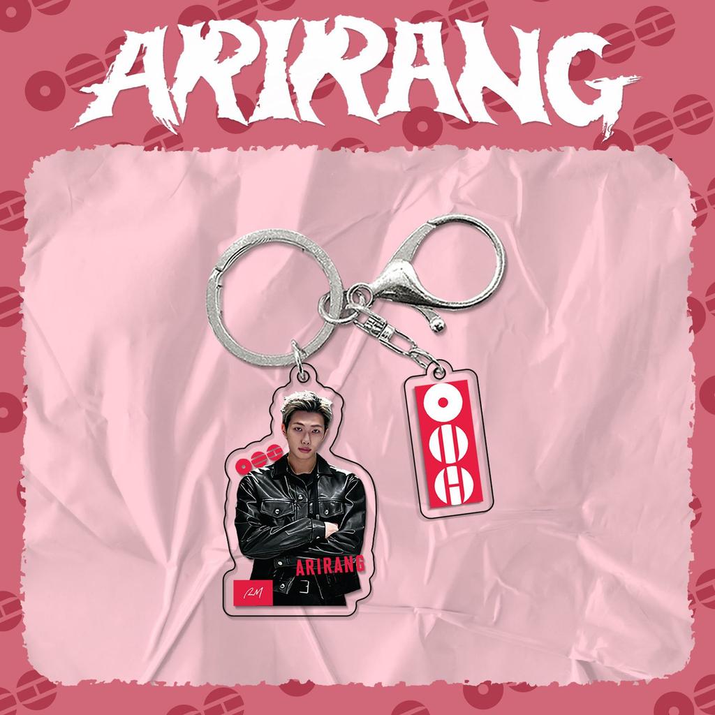 BTS Акриловый брелок Arirang World Tour, Шарм с изображением участника Bangtan Boys в костюме и группы с биркой-логотипом, Аксессуар для сумки фаната Kpop ARMY