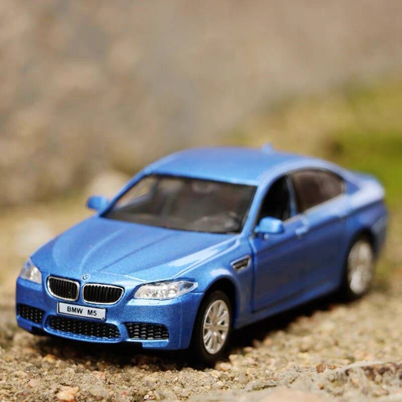 BMW M4 M5 Купе Симуляция Литая и Игрушечная Машинка Машинка с Инерционным Механизмом и Открывающимися Дверцами RMZ city 1:36 моделей из сплава, подарки для детей