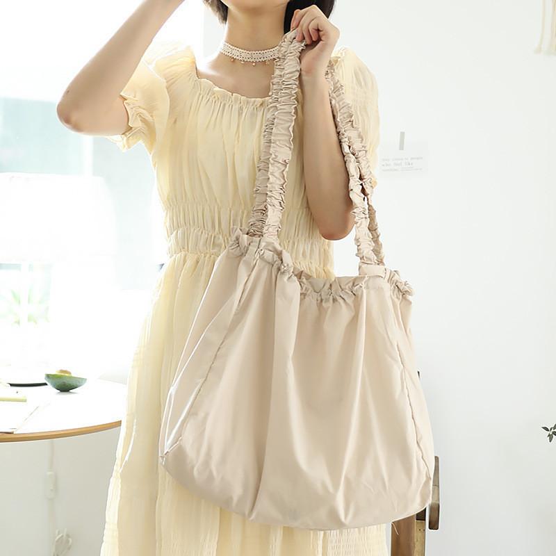 IELGY Korean Version of Simple Large-capacity Shoulder Bag, Casual Nylon Cloth Portable Pleated Messenger Women's Bag