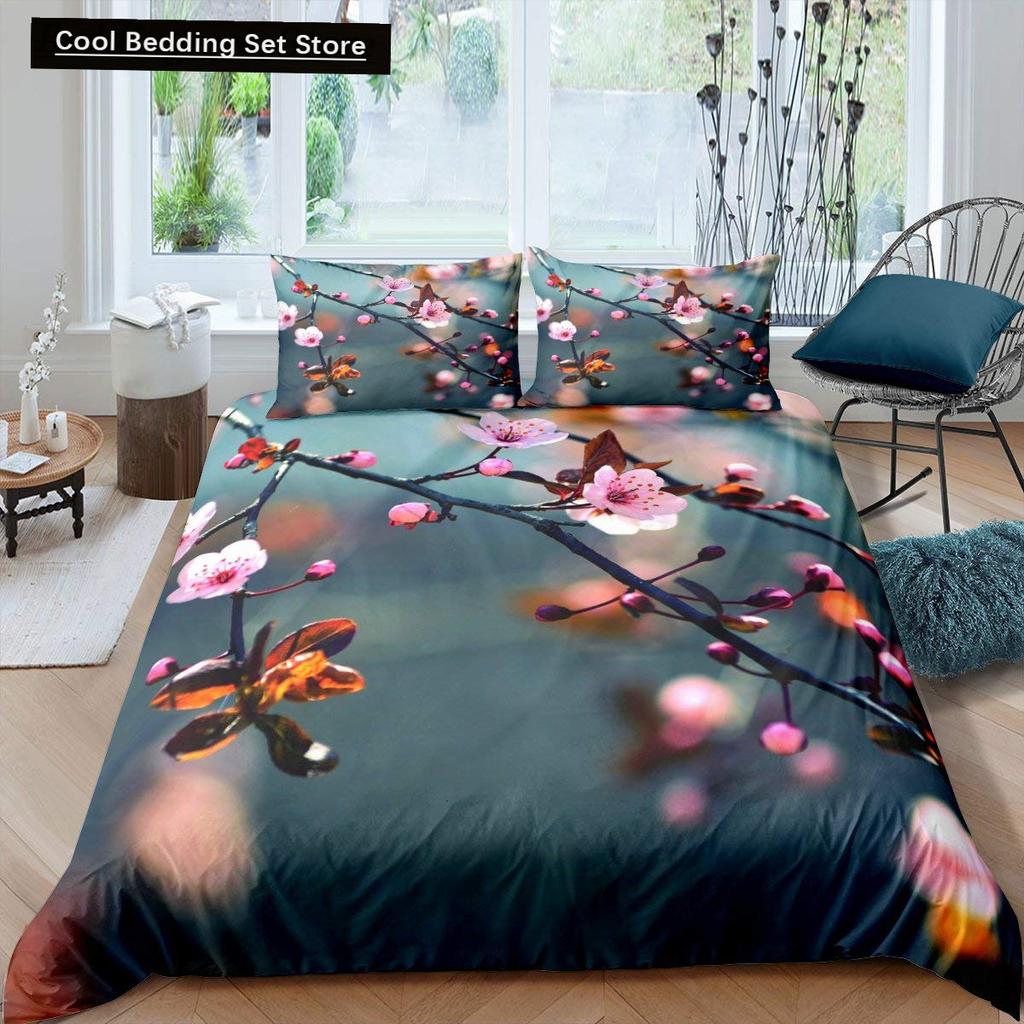 Комплект постельного белья «Цветущая розовая вишня» размера «king-size» и «queen-size» с весенней флорой. Пододеяльник с японскими цветами. Мягкий полиэстеровый чехол.