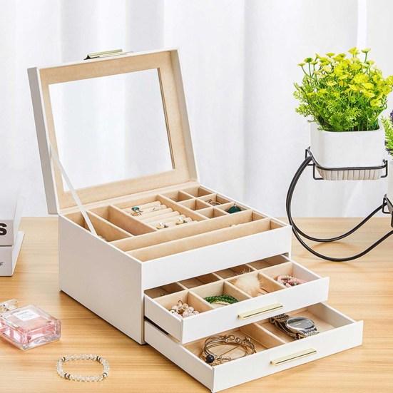 Коробка для хранения ювелирных изделий с несколькими отделениями и прозрачной крышкой. Вместительный органайзер для ювелирных изделий.