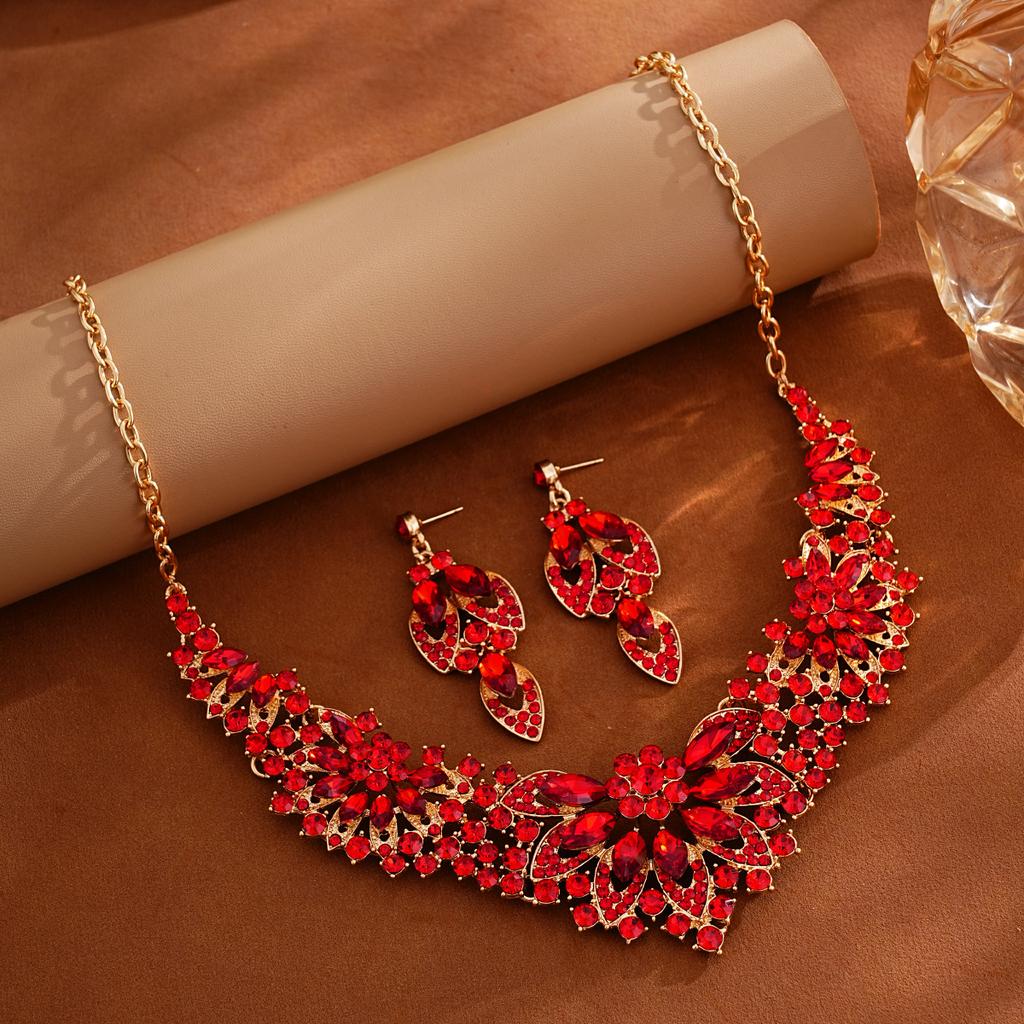 Модные украшения для женщин