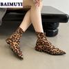 Сексуальные женские туфли с острым носком и леопардовым принтом, ботильоны на среднем каблуке, тренд 2025 года, дизайнерские массивные новые ботинки челси, туфли-лодочки на молнии, женские ботинки