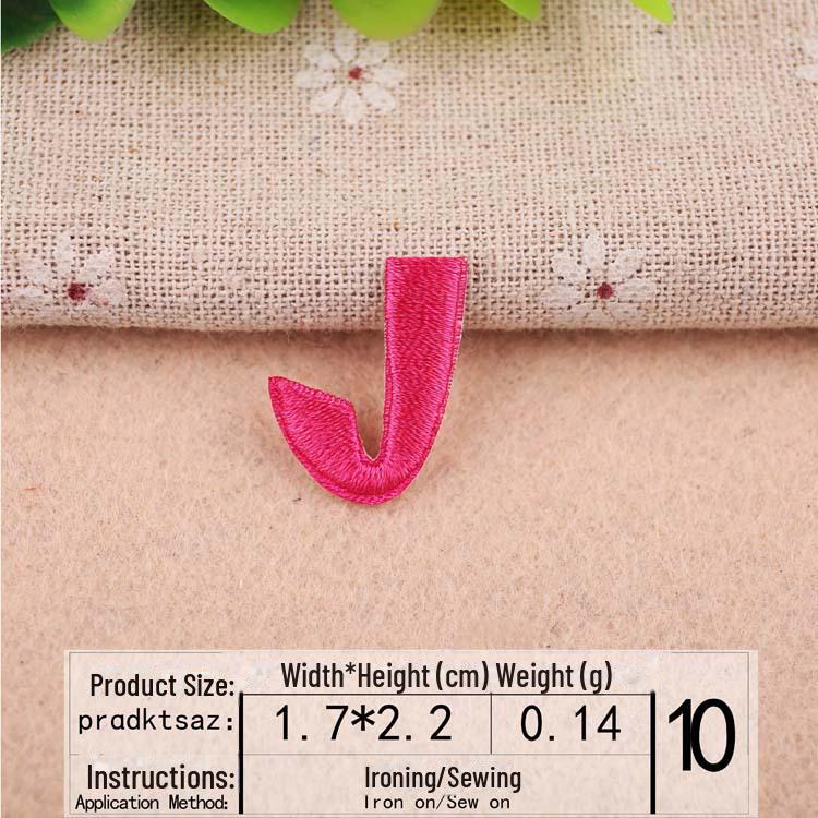 Розовая вышитая нашивка с буквами алфавита для украшения одежды