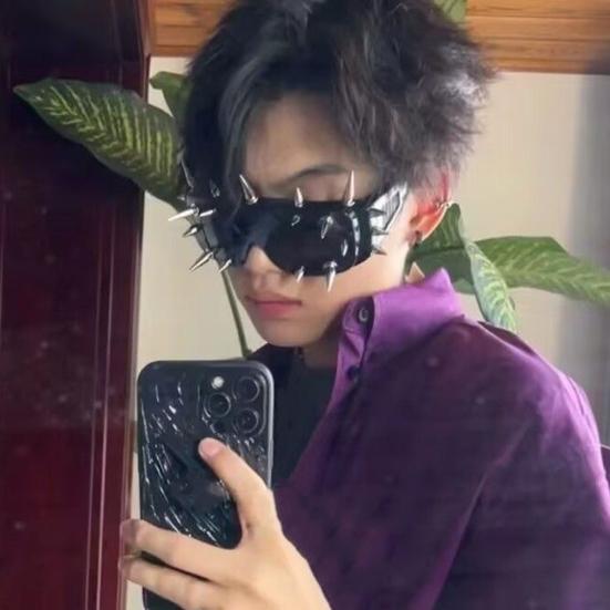 Очки унисекс с металлическими заклепками, солнцезащитные очки для вечеринок, легкий дизайн, солнцезащитные очки для косплея, очки-тени для женщин и мужчин