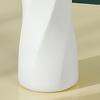 Стильная ваза для цветов. Декоративная прозрачная текстура. Гладкая поверхность.