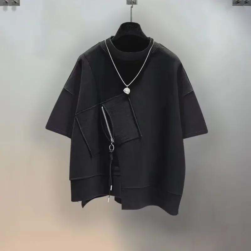 Футболка унисекс темного цвета с рукавами «летучая мышь», неровным подолом и короткими рукавами