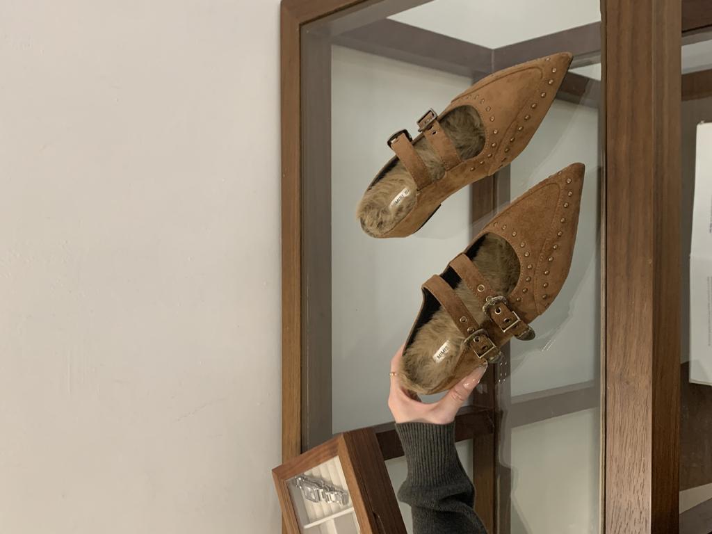 Туфли Мэри Джейн на скрытой платформе женские 2025 осень и зима новые заклепки с острым носком модные шлепанцы