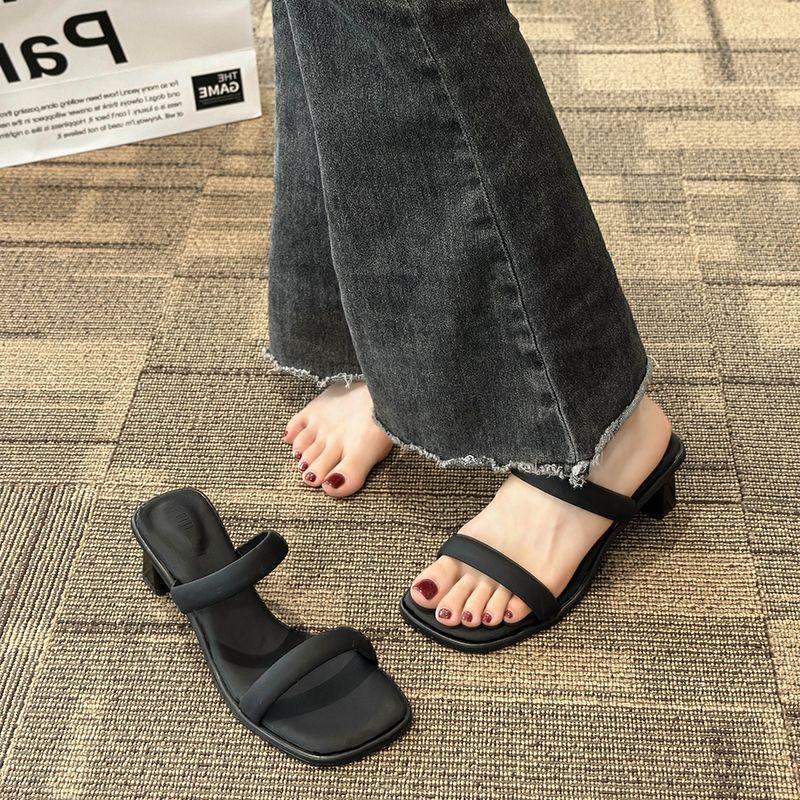 Французский толстый каблук простое слово с сандалиями женские 2025 осень новый высококлассный носить крутые тапочки с открытым носком высокие каблуки