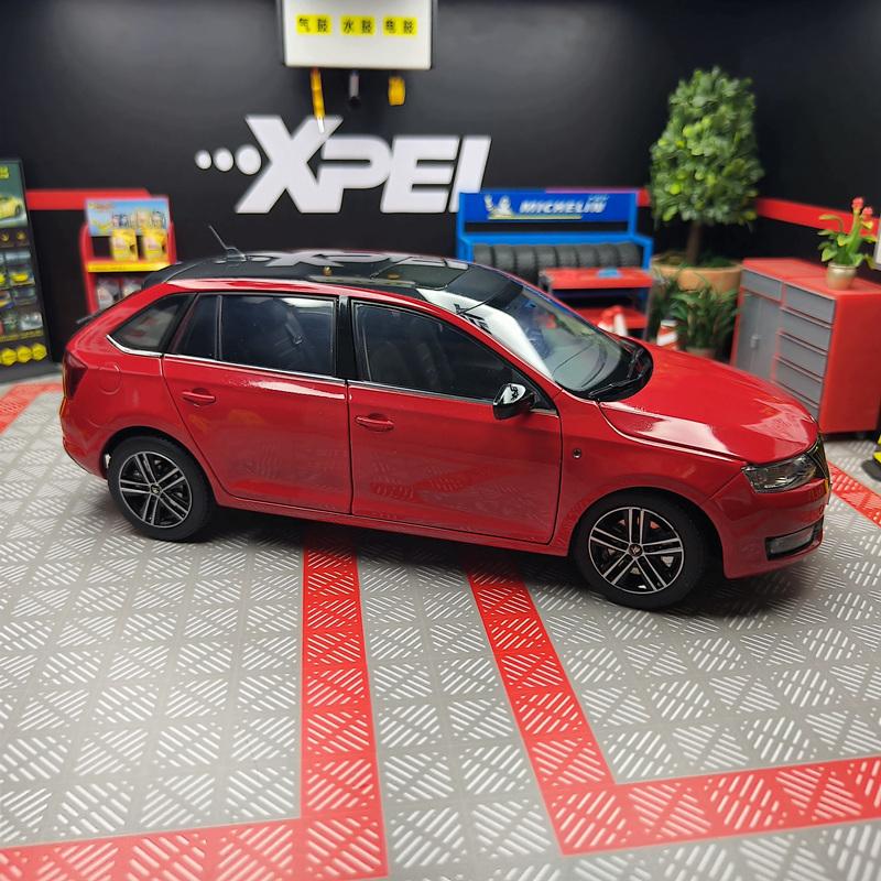 1:18 SKODA Rapid Spaceback Литой Универсал Модель Автомобиля Литьевой Металл Транспортные Средства Модель Автомобиля Симуляция Коллекция Детская Игрушка Подарок
